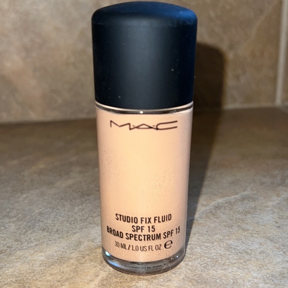MAC Cosmetics Other - NWT MAC Studio Fix Fluid SPF 15, NW 22